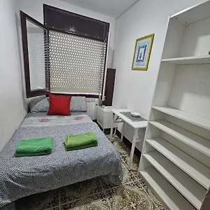  Hotel cápsula Poble Sec Nino House